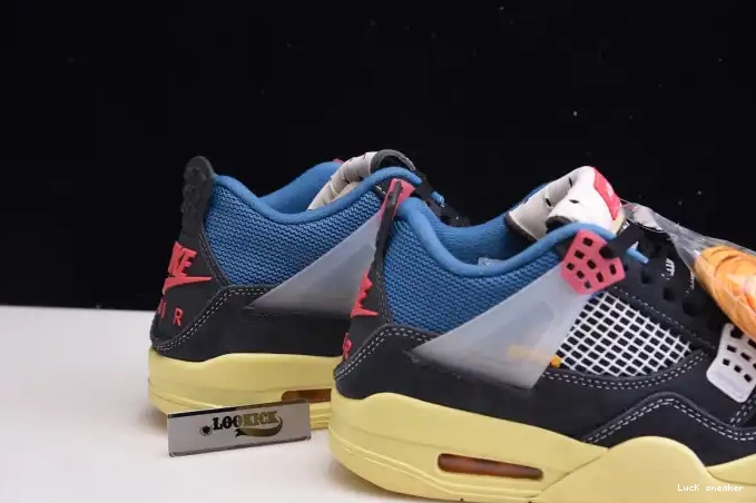 Rep LUCY UNION JORDAN 4 AIR OFF RETRO NOIR DC9533-001 0407